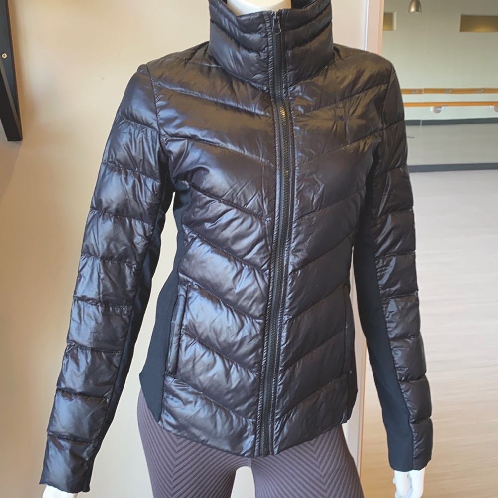 Alo Relief Puffer Jacket - Black